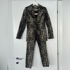 Alice + Olivia Animal Print blazer and pant SET best price guaranteed